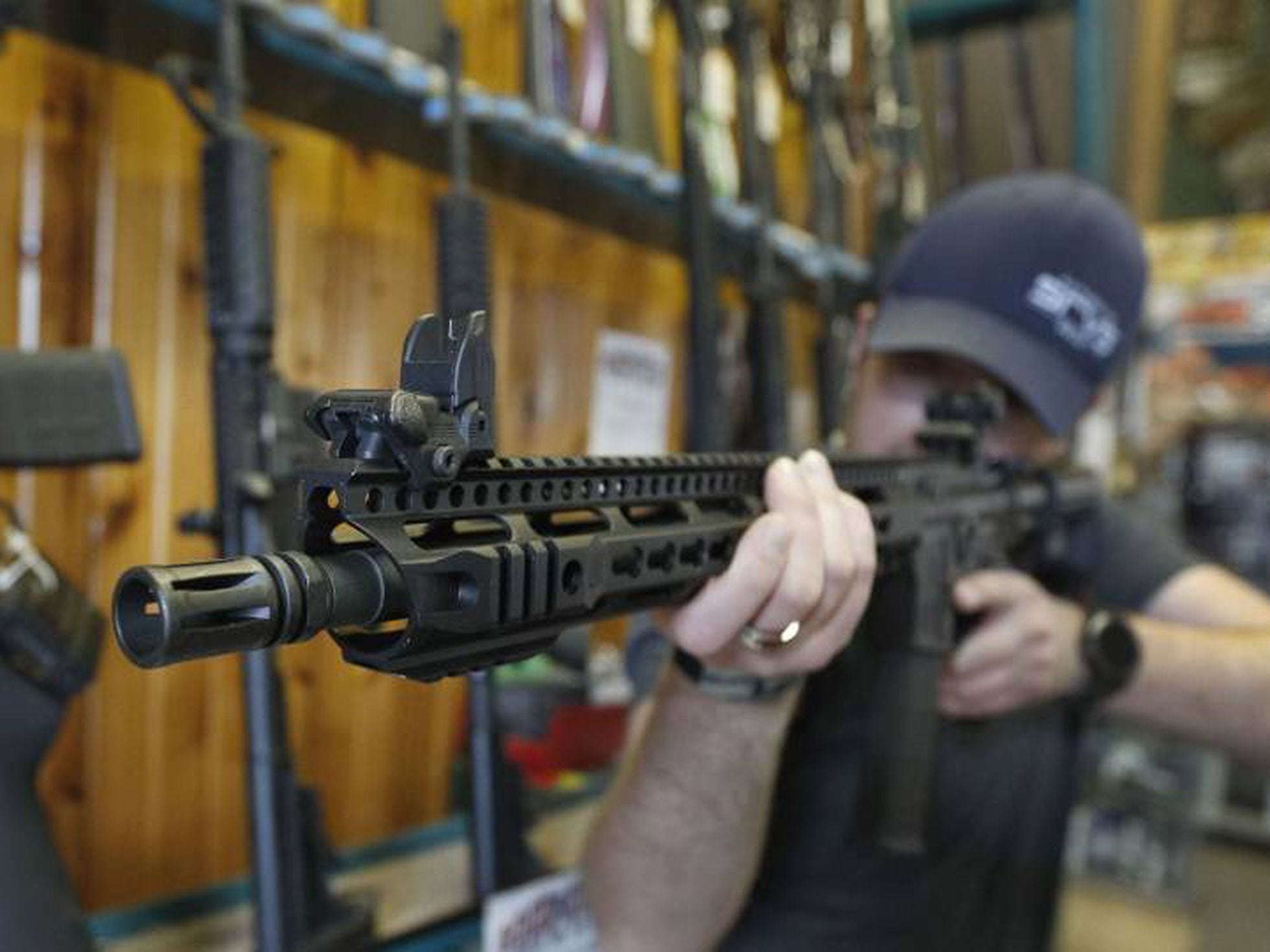 Armas en Estados Unidos: este rifle es el más utilizado en los tiroteos masivos