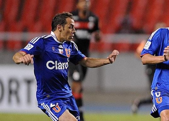 Marcelo Díaz comentó que la U le cerró "las puertas y ventanas" en 2021 en una publicación en la que los azules recordaban el triunfo por 4-0 sobre Flamengo en 2011.