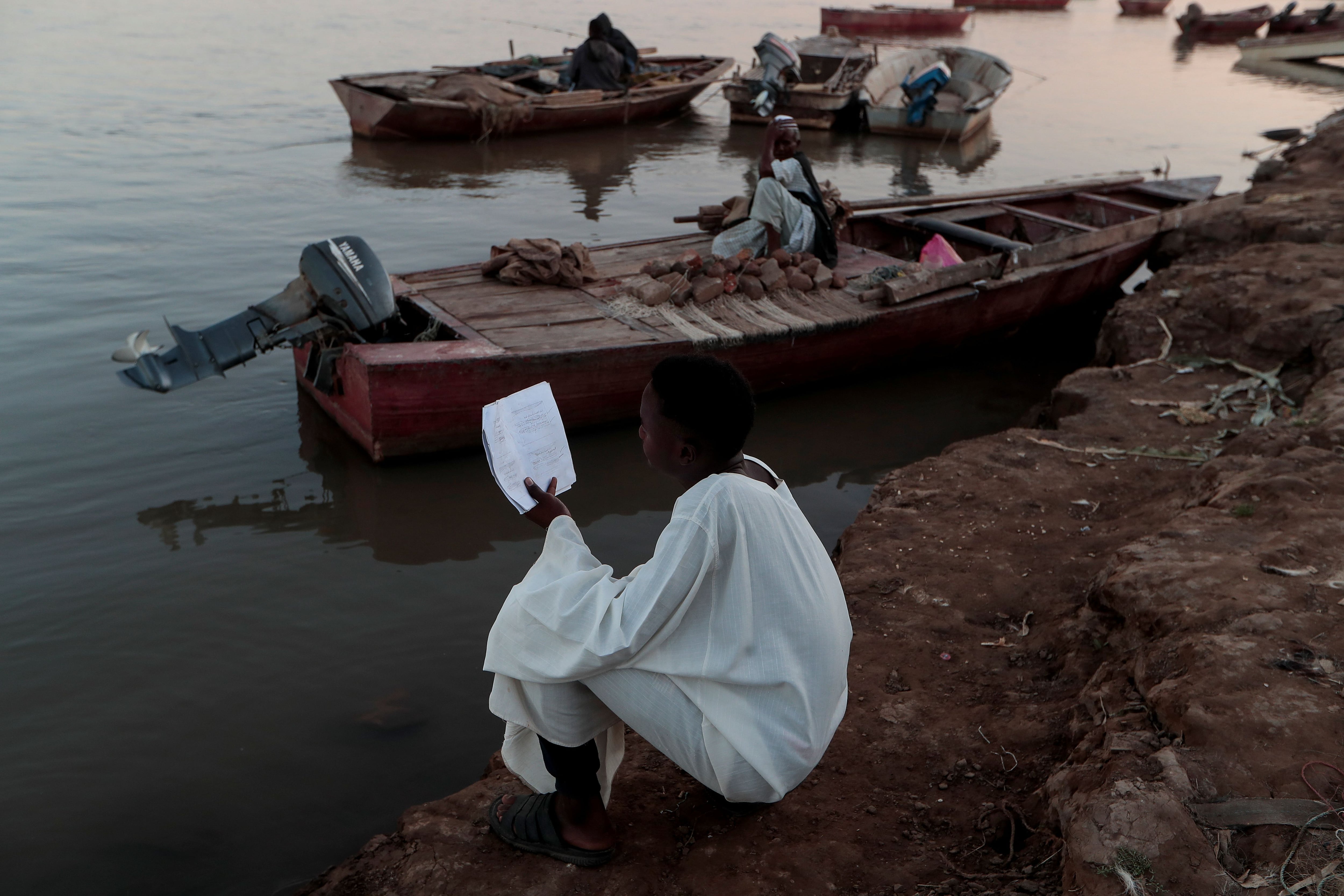 The Wider Image: Fears at Nile's convergence in Sudan that new dam will sap river's strength