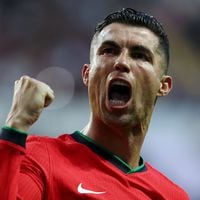 Cristiano Ronaldo celebra su nueva marca a nivel mundial con un doblete en Portugal