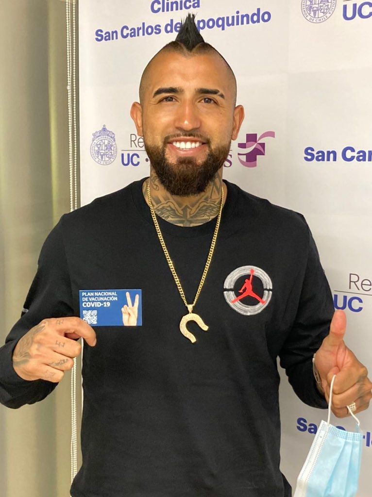 El pasado 28 de mayo, Arturo Vidal publicó en sus redes una foto con su carnet de vacuna contra el Covid-19.