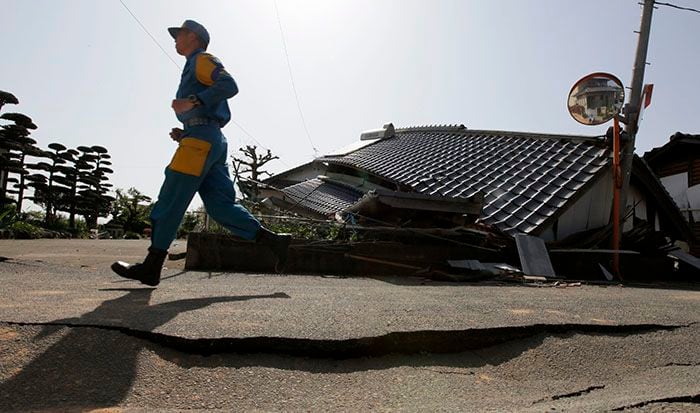 AL MENOS NUEVE MUERTOS Y 900 HERIDOS EN EL FUERTE TERREMOTO DEL SUR DE JAPÓN