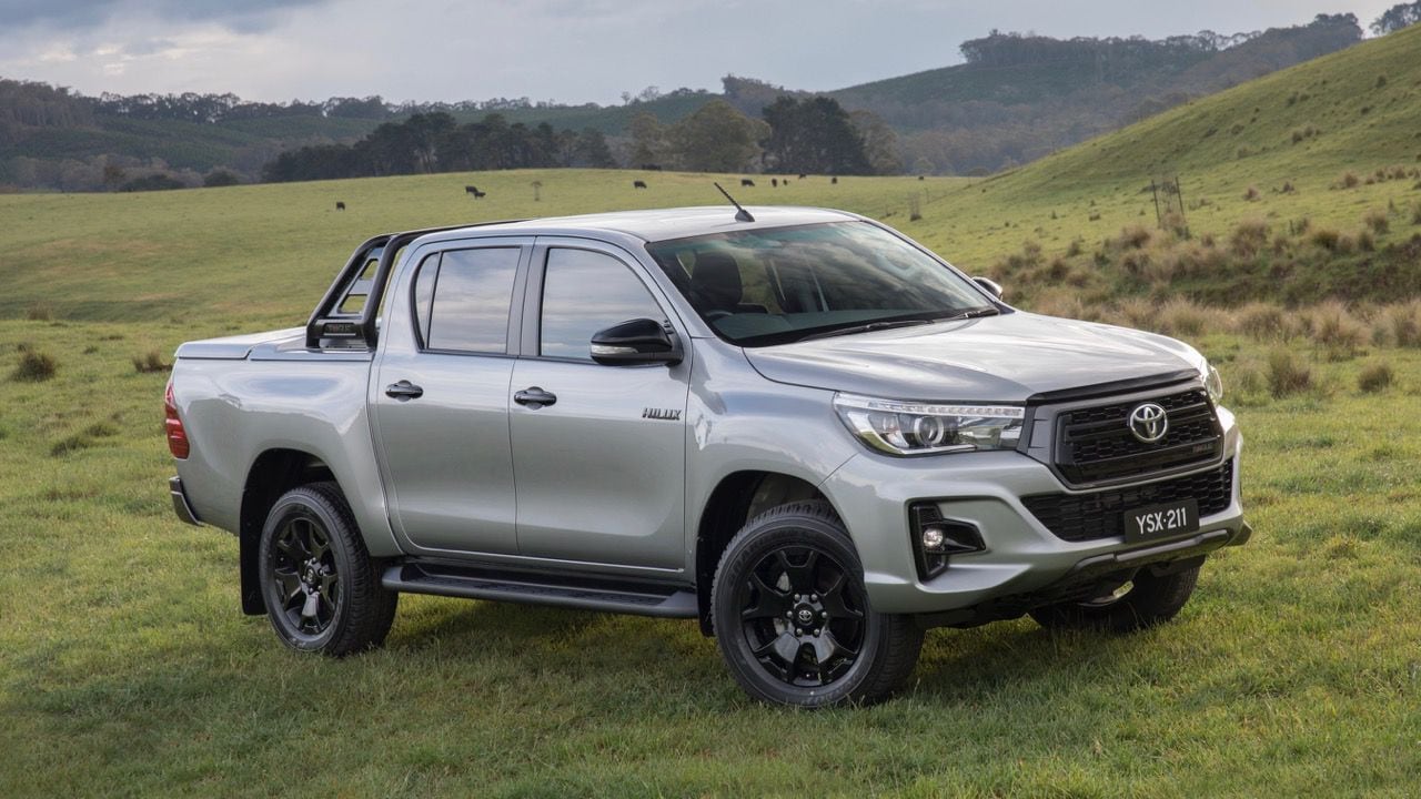 2018-Toyota-HiLux-Rogue-Silver-–-Chasing-Cars.jpg