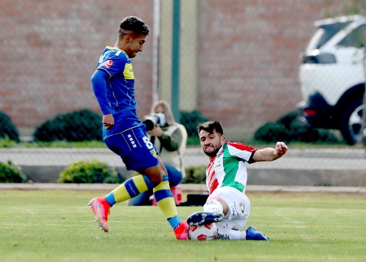 Foto del duelo entre Barnechea y Palestino, que terminó con la victoria de los árabes. Imagen: Sergio Maureira /Prensa A. C. Barnechea