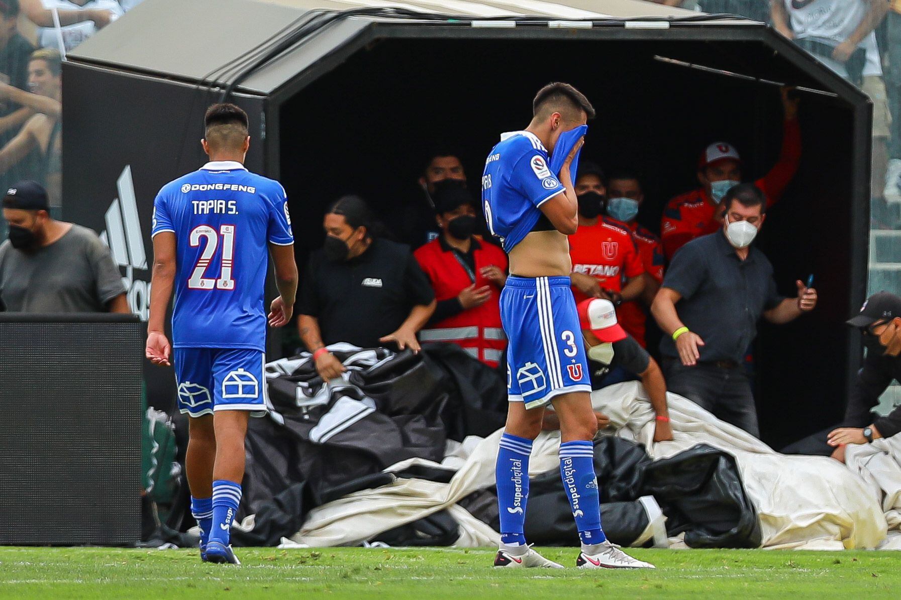 Bastián Tapia, expulsado en el Superclásico que se disputó en el Monumental