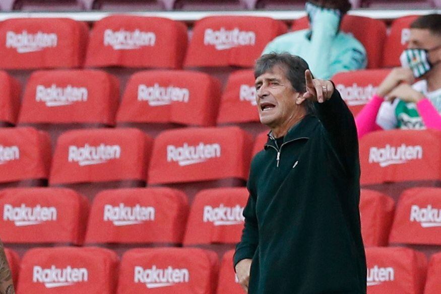 Manuel Pellegrini, durante un partido del Betis.