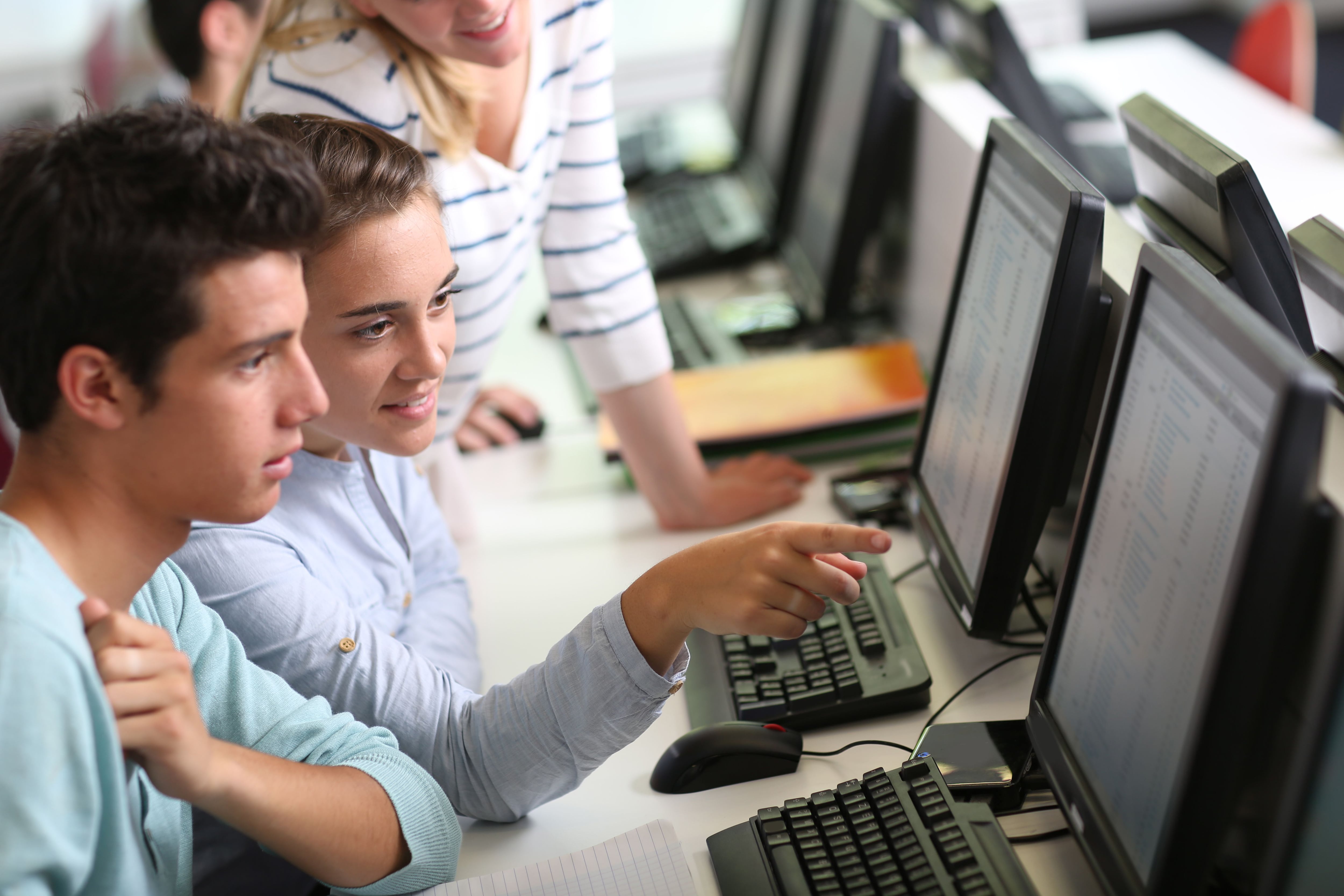 Group,Of,Students,In,Computers,Room