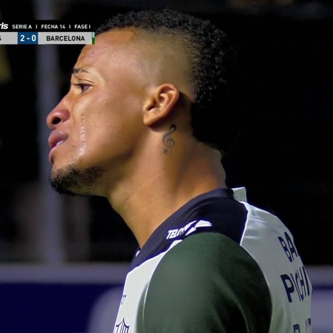 Byron Castillo llora en el partido entre el Barcelona y el Aucas.