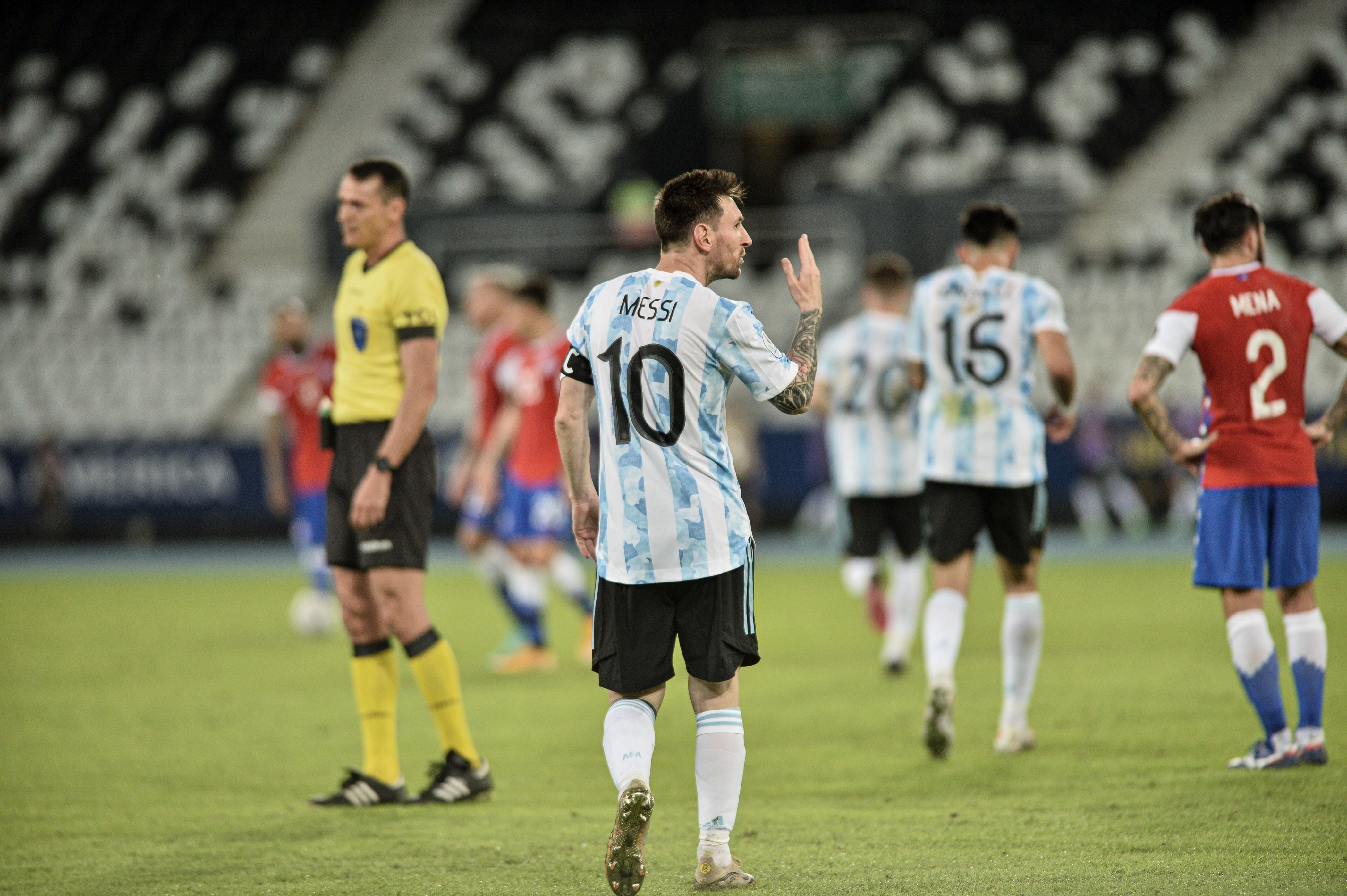 Escena de Lionel Messi durante el partido ante Chile.