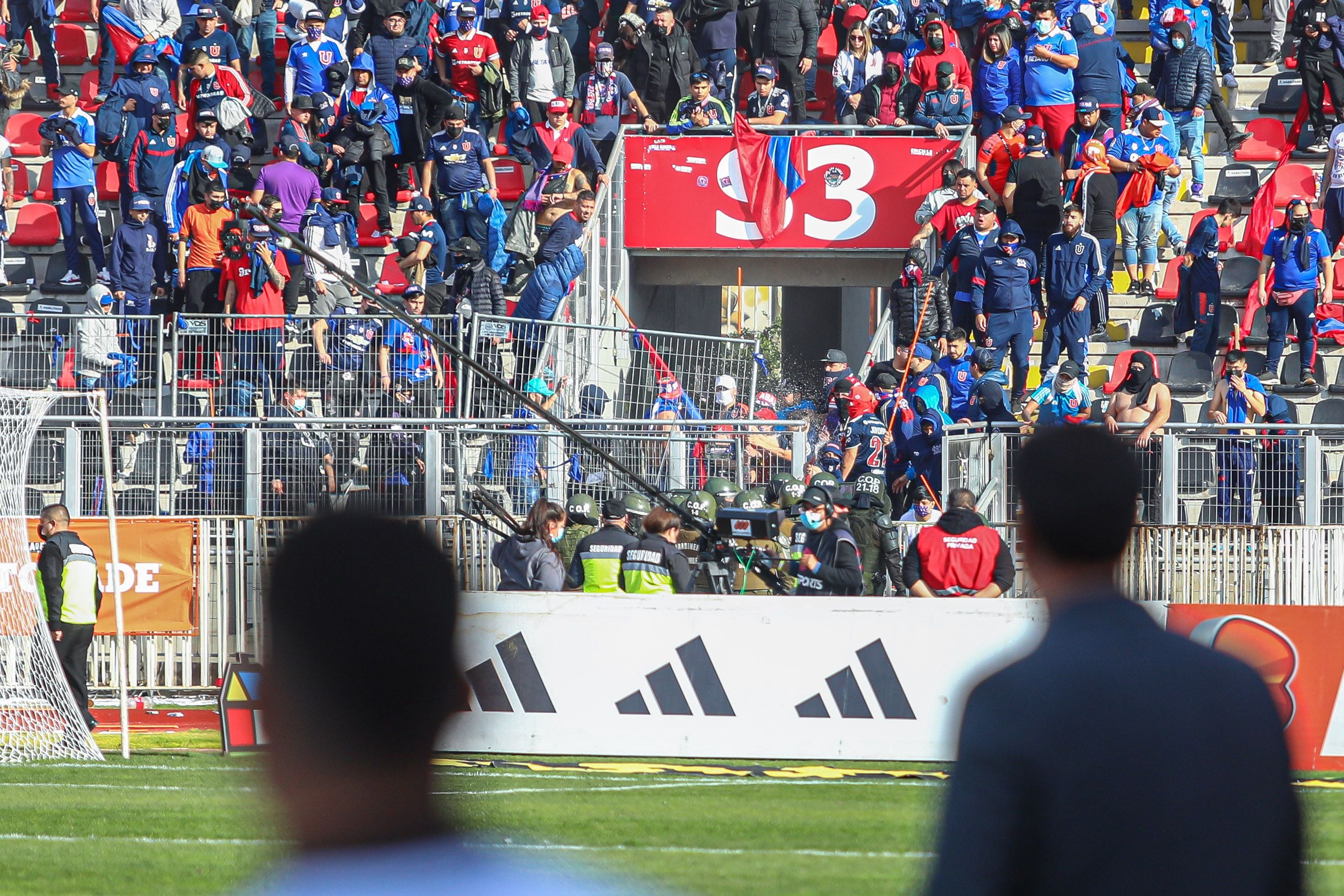 Incidentes entre hinchas y Carabineros, en el Superclásico disputado en Talca