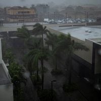 Huracán Beryl golpea Jamaica y deja a más de 400 mil personas sin electricidad en su paso por la isla caribeña