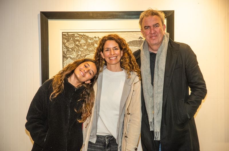 Violeta Salinas, Nicole Farga y Nicholas Parkes, fotógrafo y fundador de Zinc.