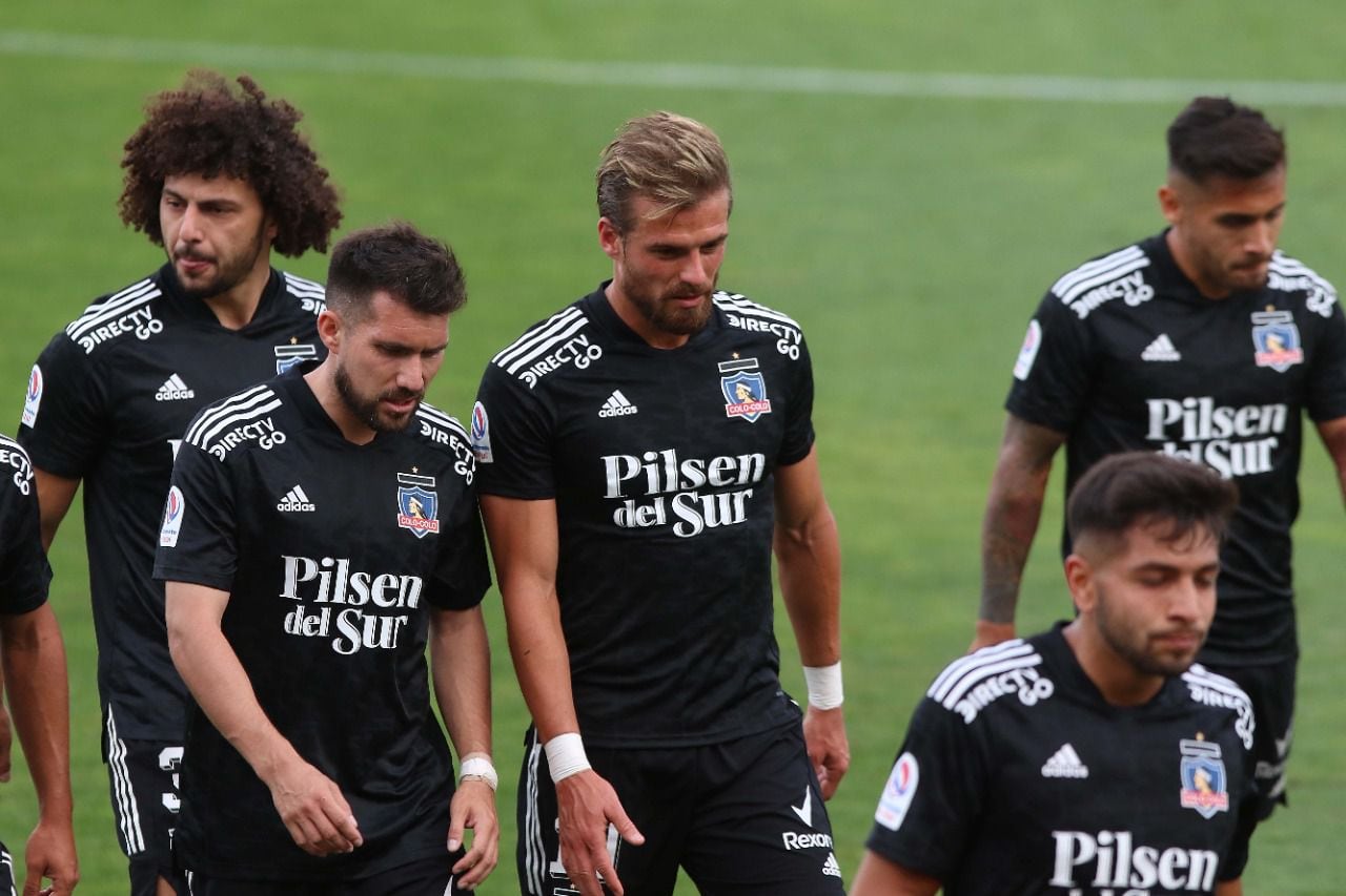 Jugadores de Colo Colo, en uno de los duelos de la actual temporada