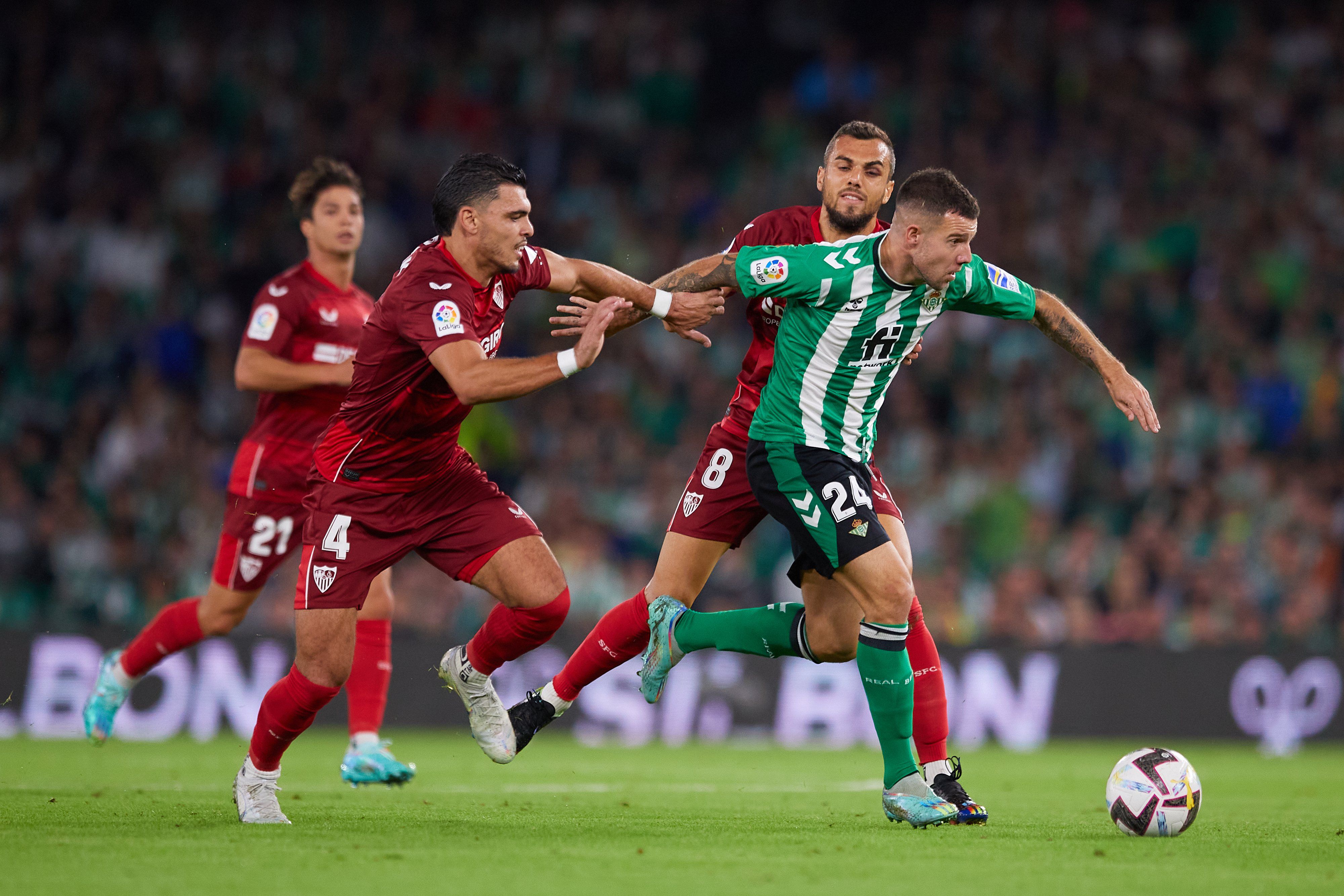 El Betis de Pellegrini igualó 1-1 con el Sevilla de Sampaoli en el derbi andaluz.