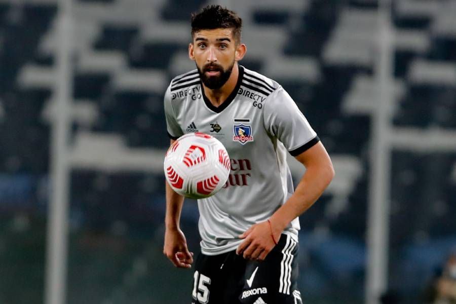 Emiliano Amor, en un partido por Colo Colo.