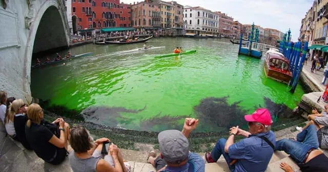 Gran Canal de Venecia aparece teñida de verde fluorescente