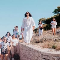 Jared Leto, no sólo la voz de 30 Seconds to Mars: el singular culto que lidera en Croacia, una veneración entre yoga y árboles