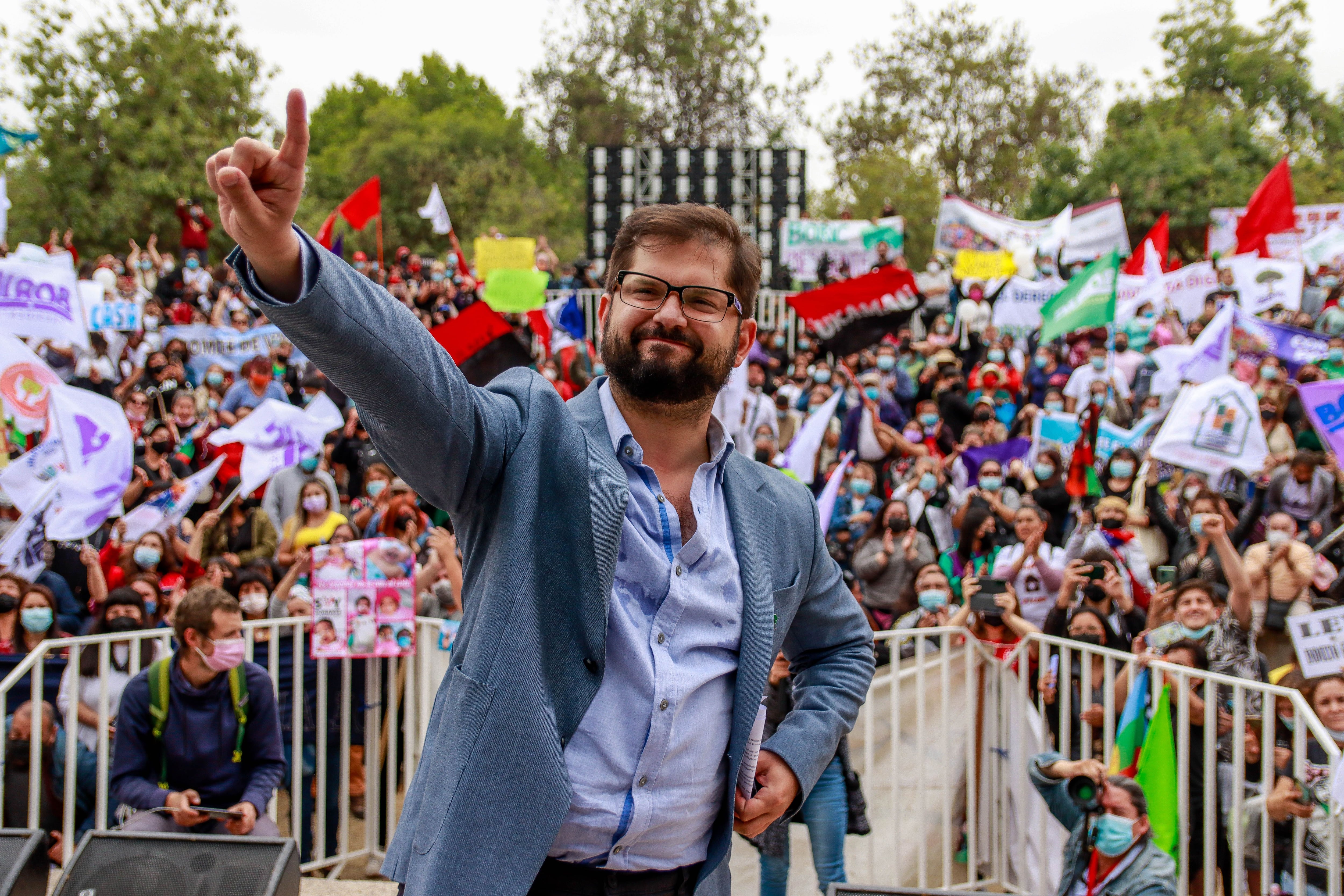 Gabriel Boric participa en un encuentro en la comuna de San Joaquín