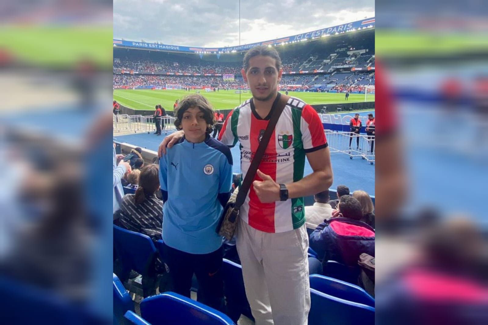 Zinedine Moussi, el hincha que fue retirado del Parque de los Principes por llevar la camiseta de Palestino.