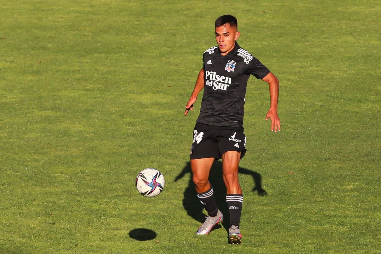 Vicente Pizarro, en un partido de Colo Colo.