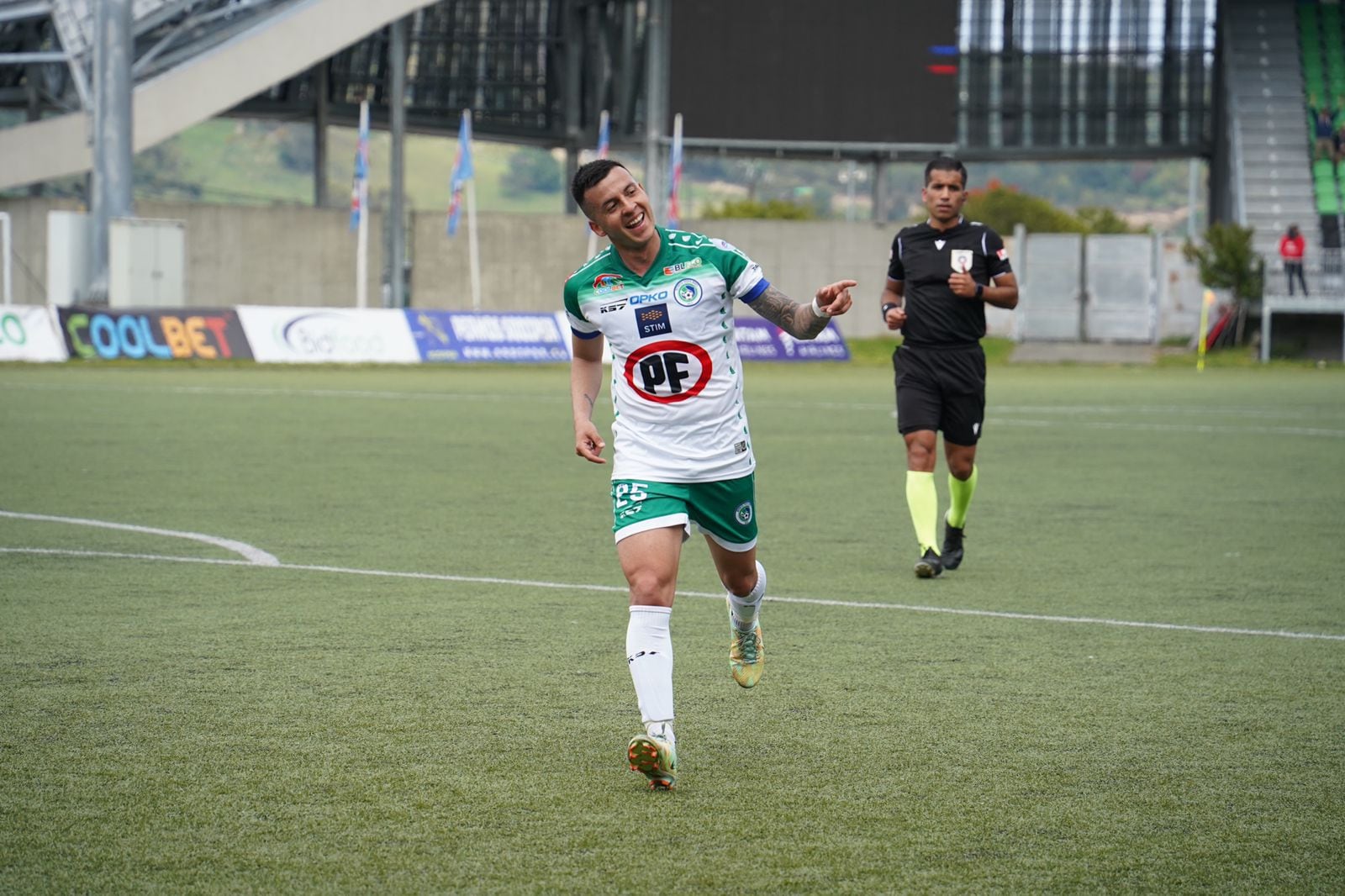 Ricardo Rosales celebra el empate ante Unión San Felipe.