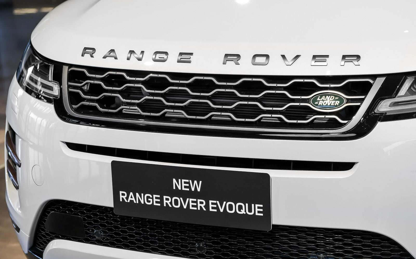 Range-Rover-Evoque-2019-4.jpg