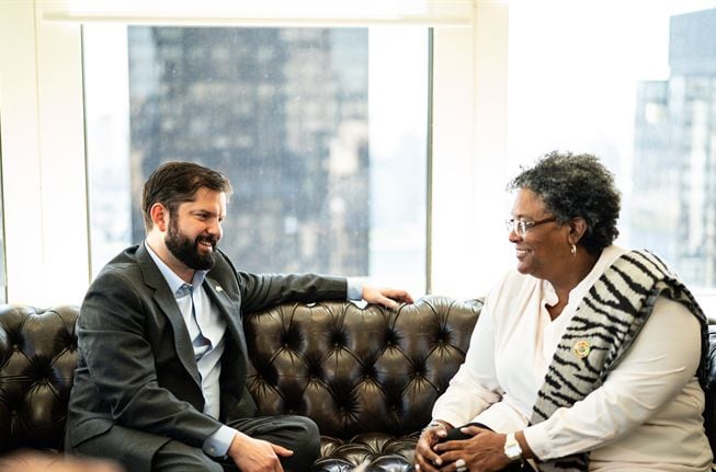 Reunión del Presidente Gabriel Boric con la primera ministra de Barbados, Mia Mottley.