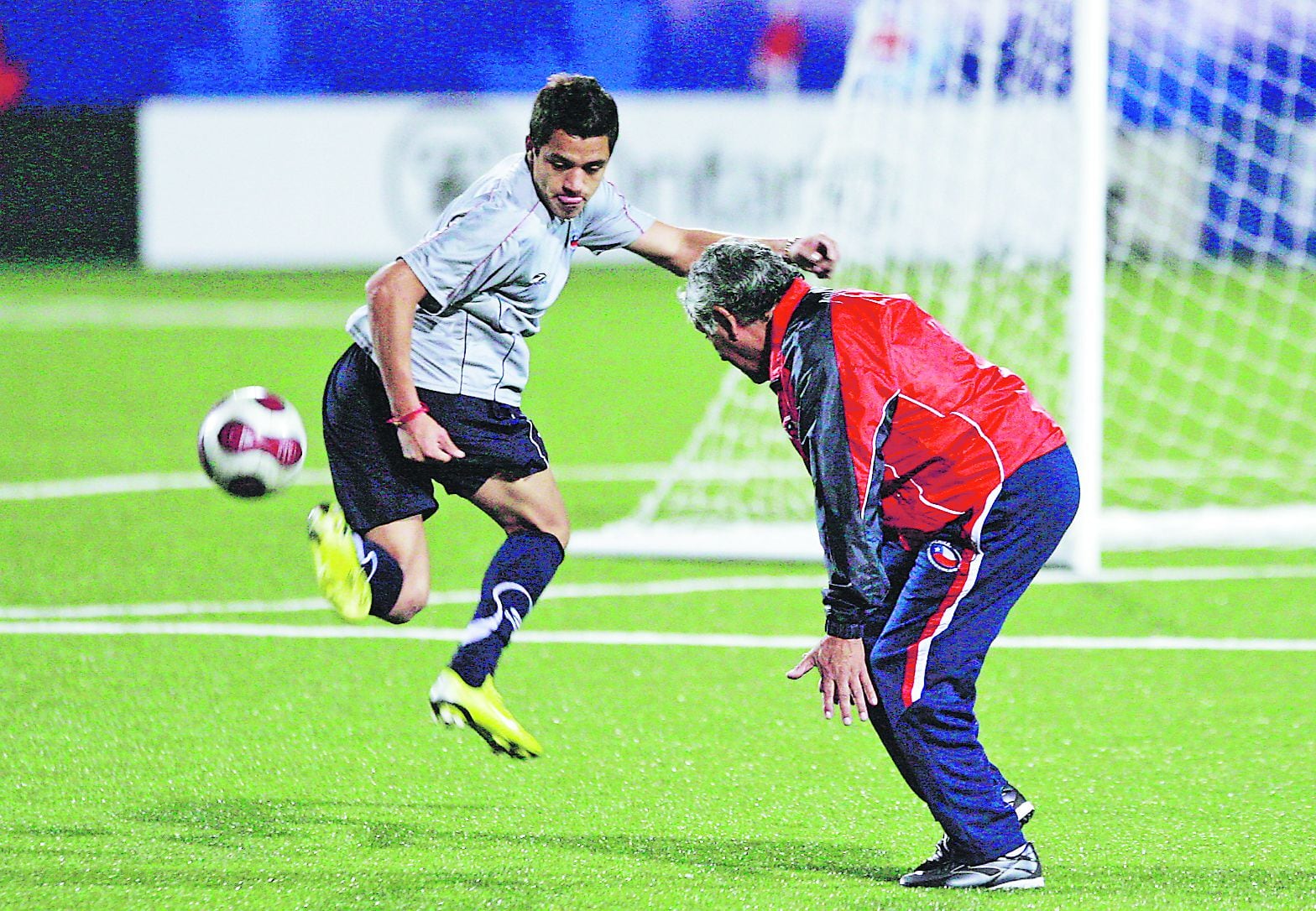 José Sulantay con Alexis Sánchez, en una práctica durante el Mundial Sub 20 de Canadá 2007.