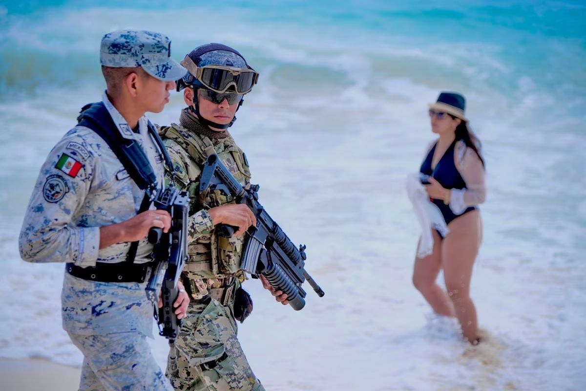 Militares en playas de México