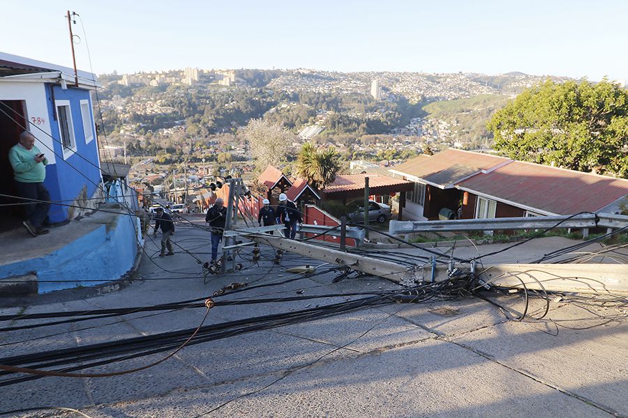 Caida de postes de luz por temblor en Viña del Mar. 01/08/2019