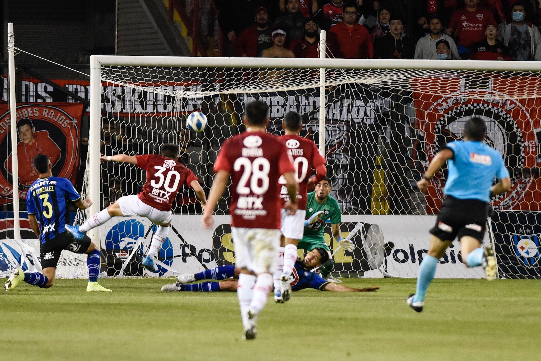 Huachipato pierde por la cuenta mínima ante Ñublense, valido por la decimotercera fecha del campeonato AFP PlanVital Chile 2022, estadio CAP Acero de Talcahuano, Región del Biobío.