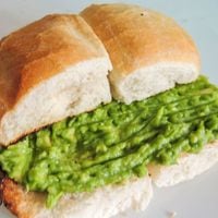 ¿El pan con palta es de Chile o Estados Unidos? El polémico debate por la lista de los mejores sándwiches del mundo según Taste Atlas