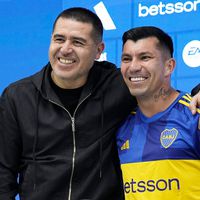 Los elogios de Juan Román Riquelme a Gary Medel que marcaron la presentación del Pitbull en Boca Juniors