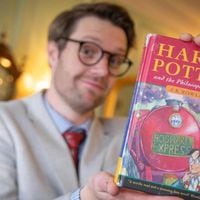 J.K. Rowling: cómo es el libro de Harry Potter que fue subastado por casi 70 mil dólares