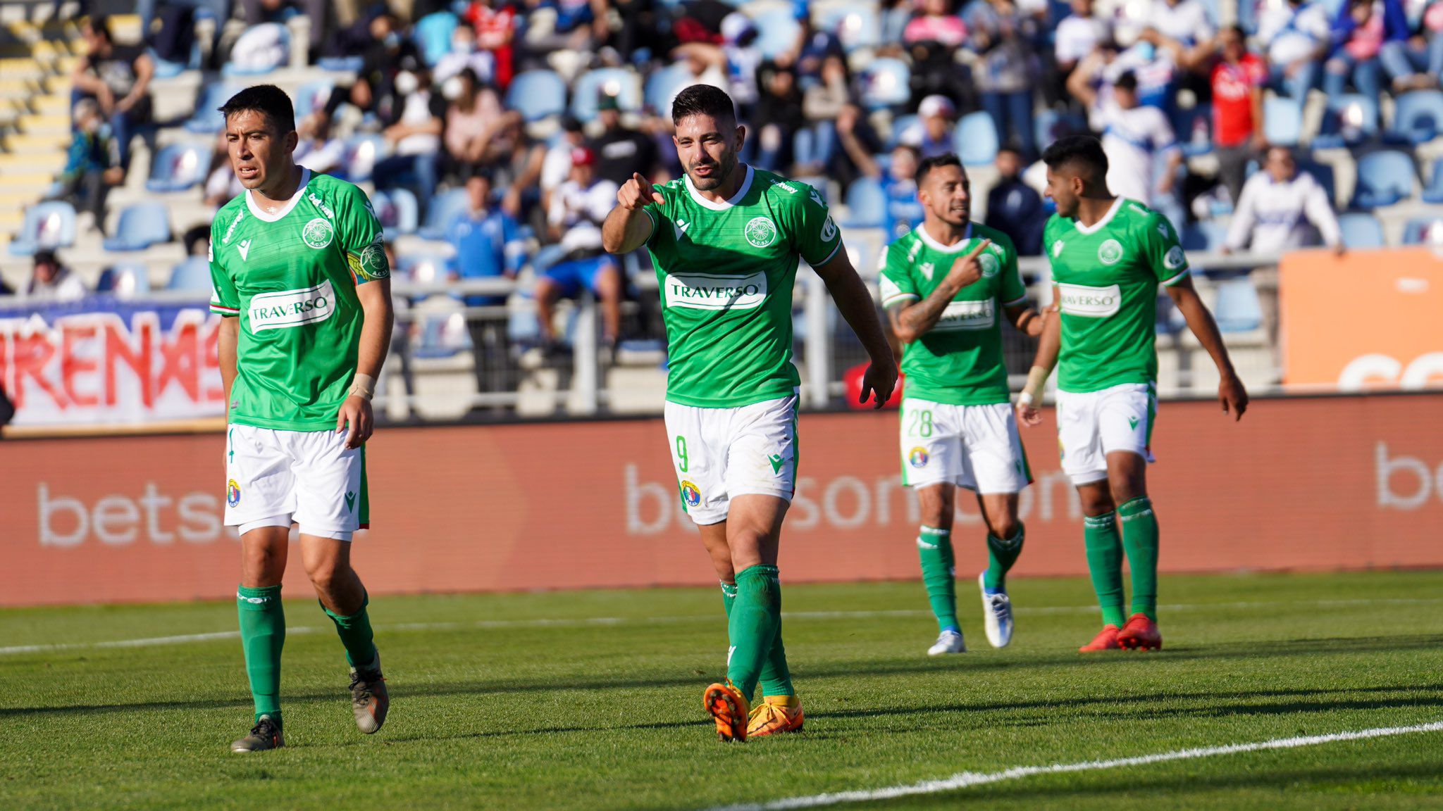 Lautaro Palacios festeja su gol.