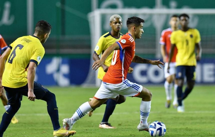 Lucas Assadi ingresó en el segundo tiempo del partido entre Chile y Ecuador por el Sudamericano Sub 20.