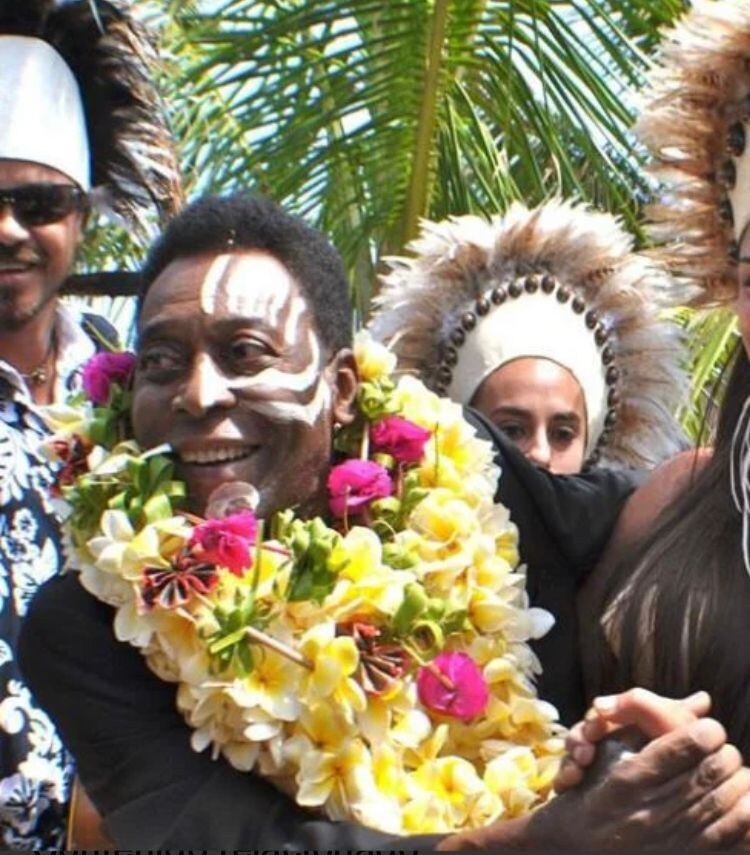 Pelé, en su paso por Isla de Pascua.