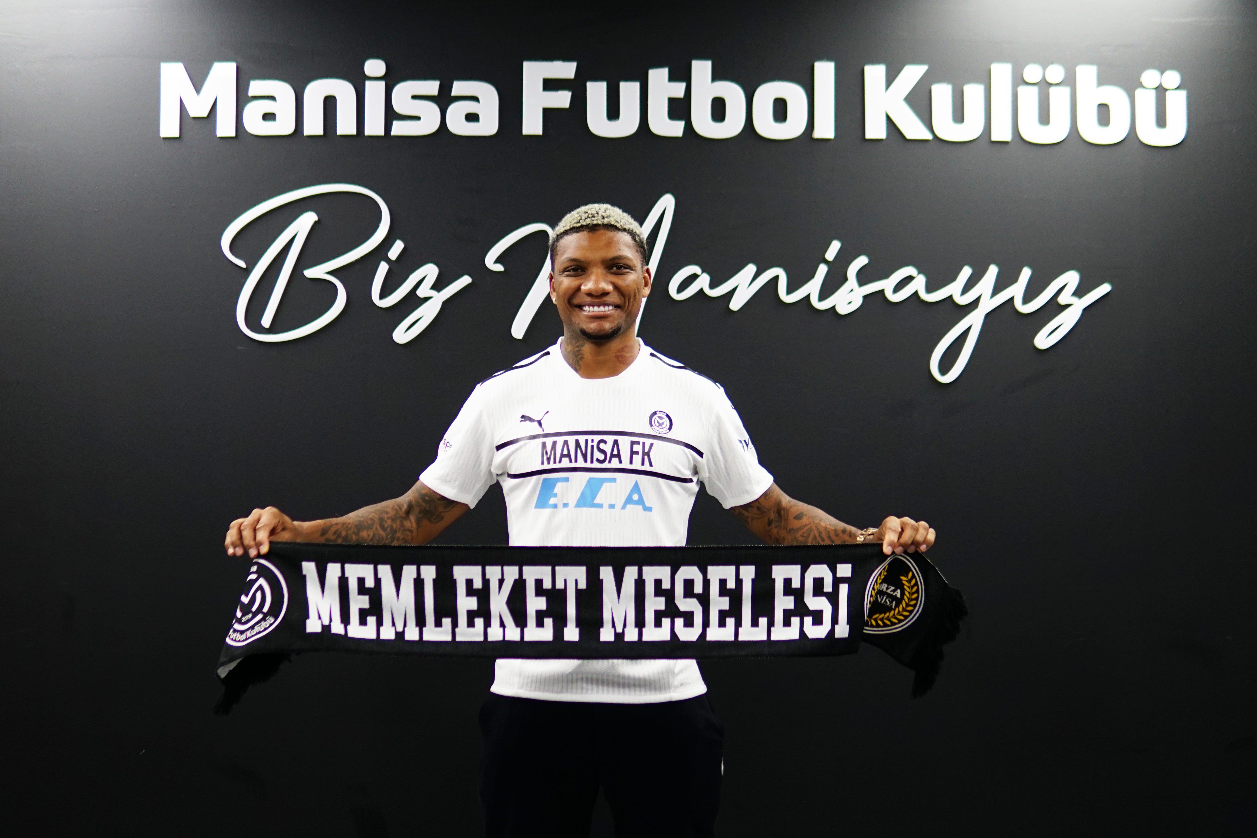 Junior Fernandes en el Manisa FK