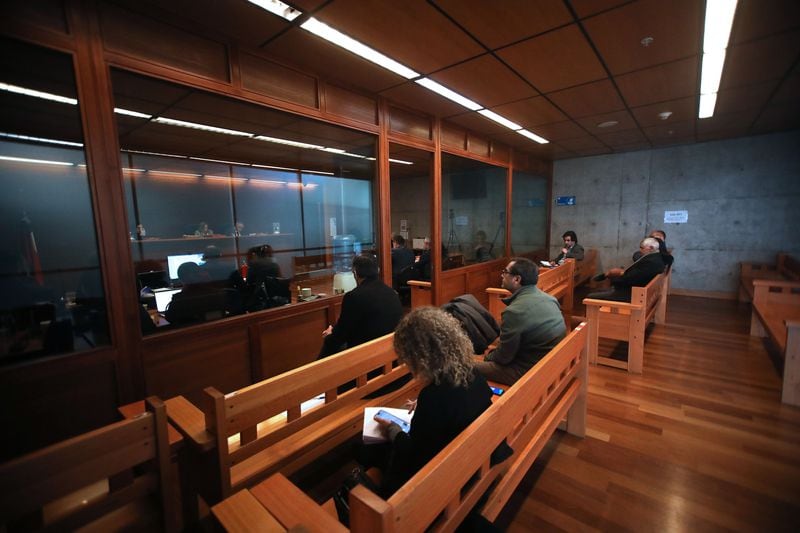 El 4° Tribunal Oral en lo Penal de Santiago inicia primera jornada de los alegatos de clausura del juicio contra excarabinero por homicidio frustrado en Puente Pío Nono.