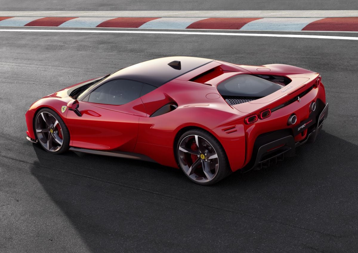 Ferrari_SF90_Stradale_3