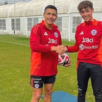 Quién es el juvenil de la Roja que Alexis Sánchez recomendó al Arsenal y el Barcelona