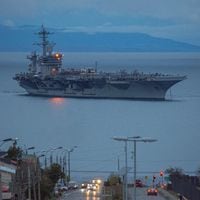 Uno de los más grandes del mundo: portaaviones USS George Washington llega a Punta Arenas para realizar ejercicios con la Armada chilena