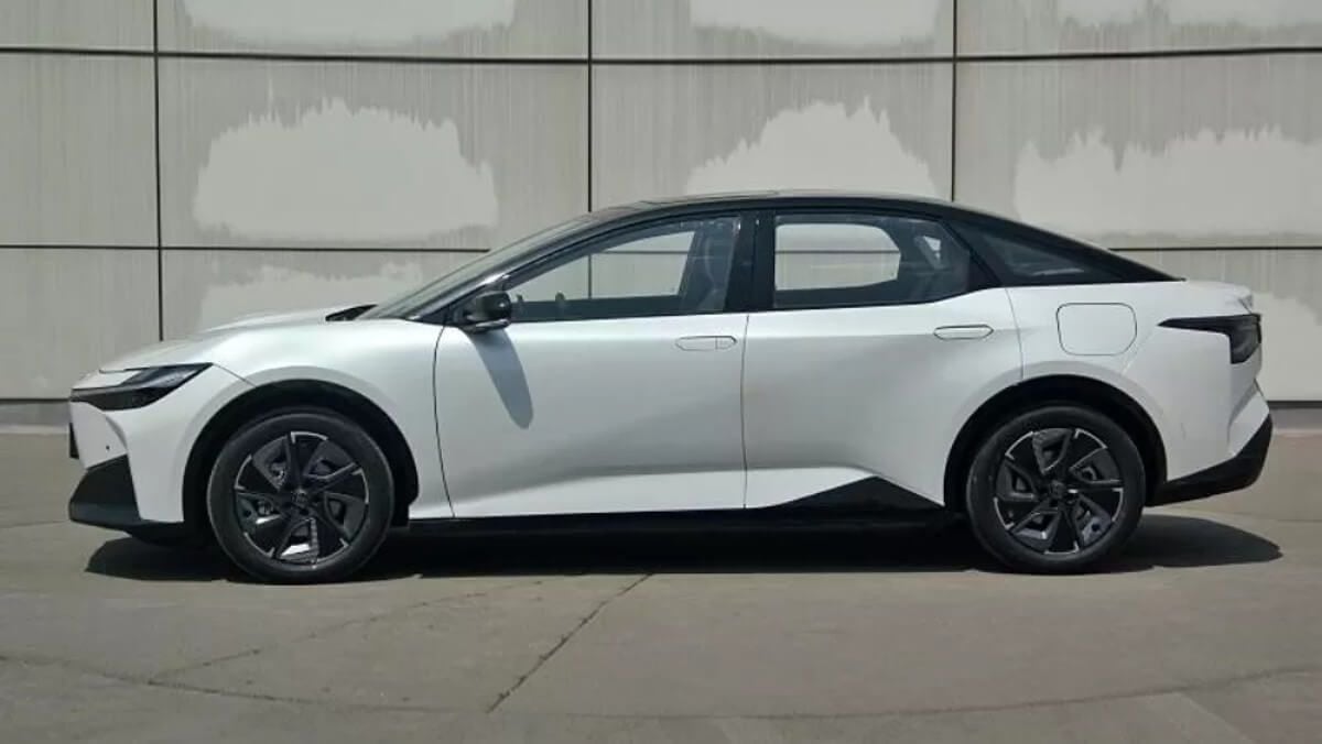 Se filtran imágenes del nuevo Toyota bZ3: el nuevo sedán eléctrico