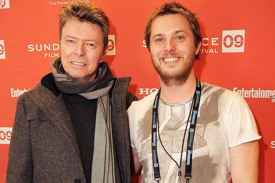 La nueva película de Duncan Jones está inspirada por su padre, David Bowie  - La Tercera