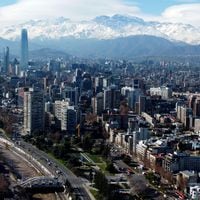 Estudio de la CChC plantea que en cinco comunas del Gran Santiago disminuyó el bienestar urbano tras la pandemia y el 18-O
