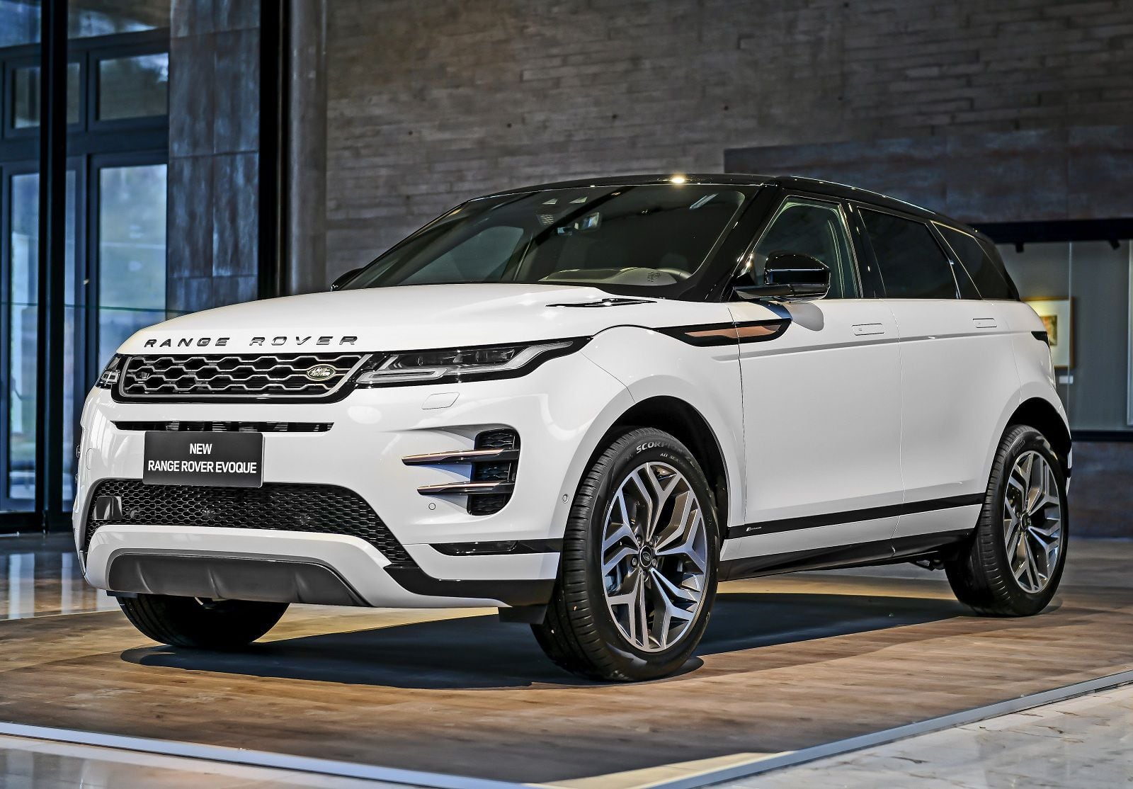 Range-Rover-Evoque-2019-8.jpg