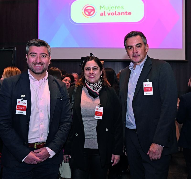 Eduardo Madariaga, de Toyota Chile; Isabel Ramos, y Claudio Isgut, director de Proyectos de Toyota Chile.