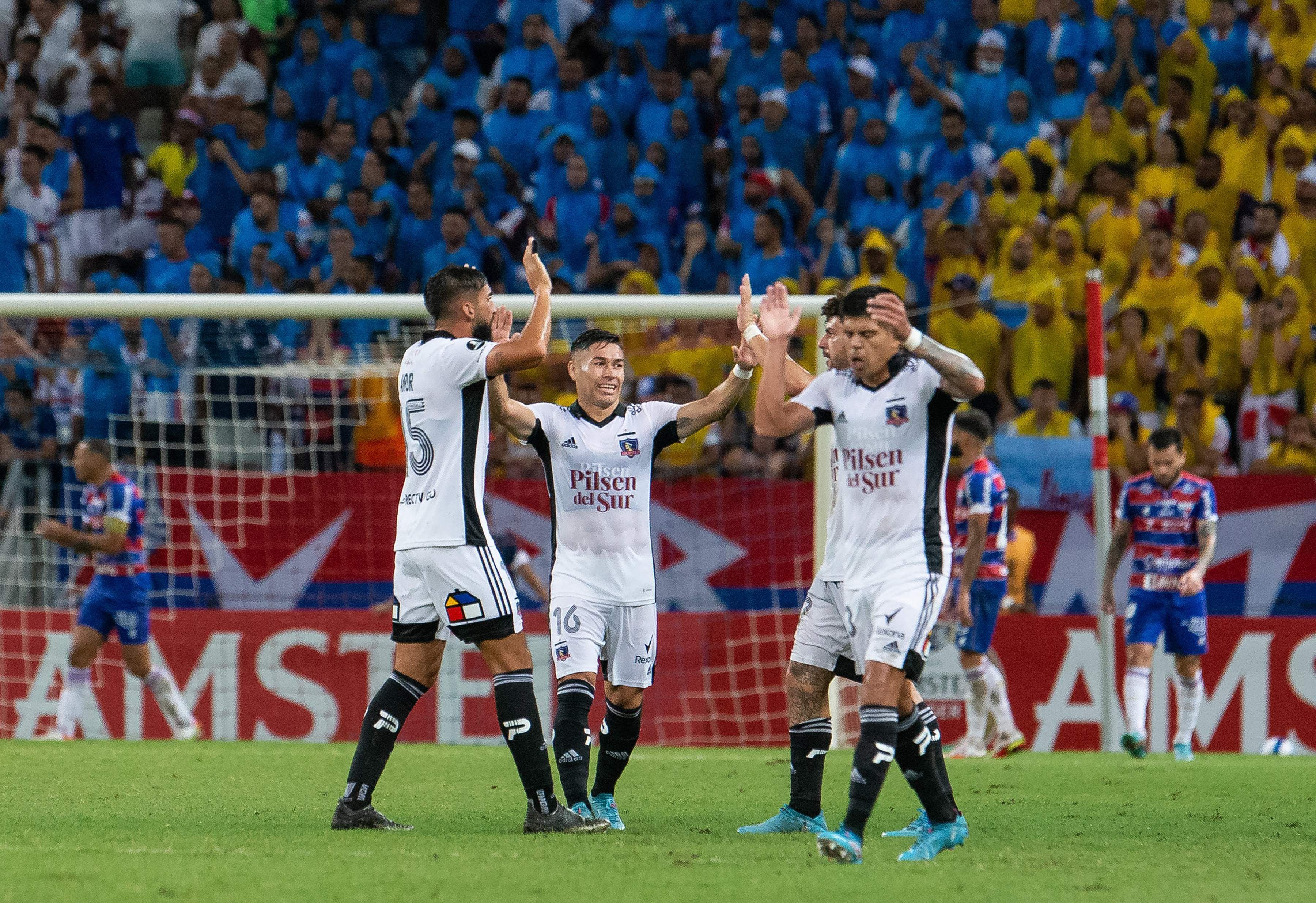 Óscar Opazo, en un festejo con Colo Colo