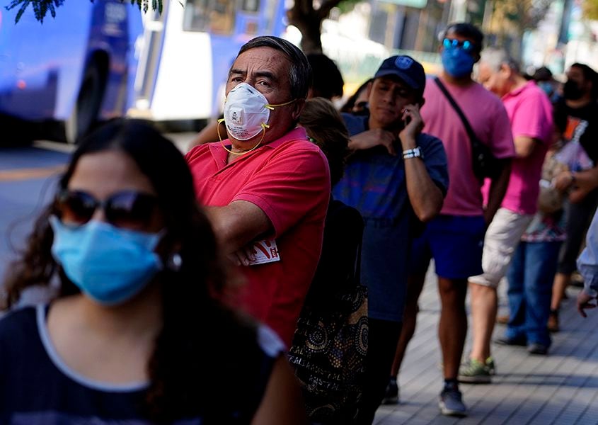 Filas para cancelar el permiso de circulación