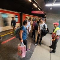 Metro confirma que falla técnica generó evacuación de tren en estación Santa Ana